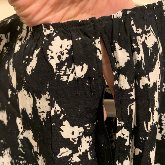 Uniqlo - Printed Sleeveless Blouse Top, Size M - Picture 6 of 9